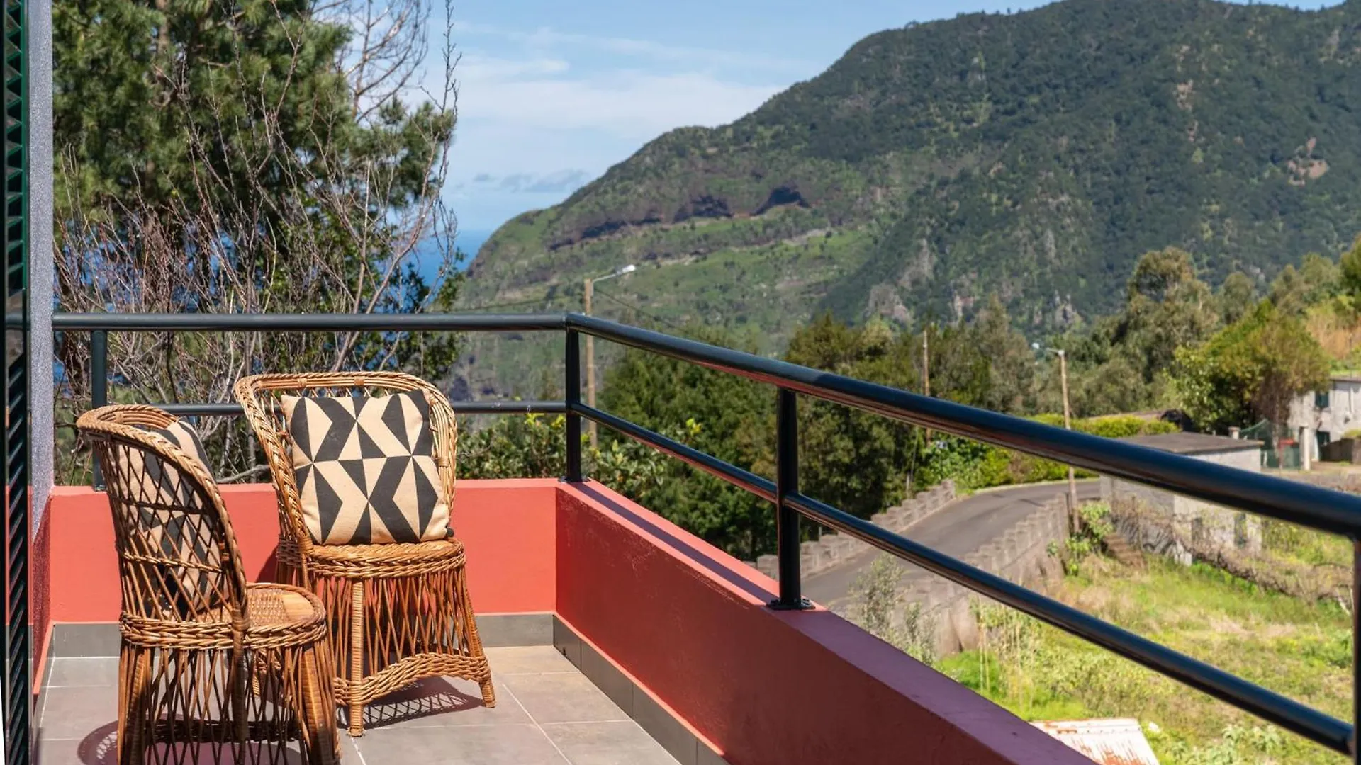 Retiro Do Artista Art And Views Over The Valley Sao Vicente